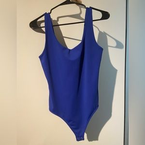 Express high compression body contour matte scoop neck thong bodysuit